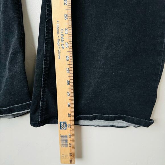 BDG Urban Outfitters Ruched Dipped Flare Jean
Women's 34 (18) - Picture 6 of 14